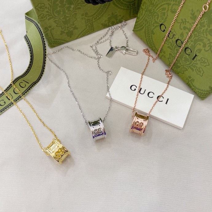 G*u*i necklaces